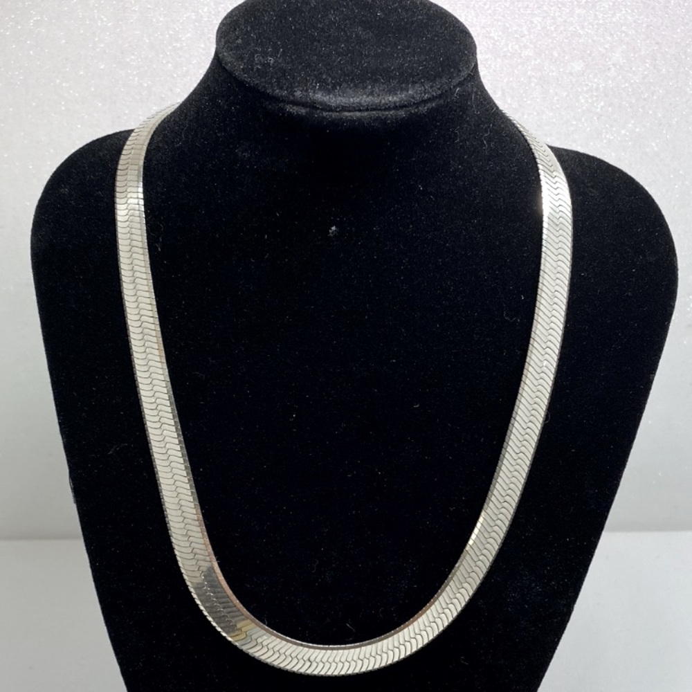 Stunning vintage solid sterling silver herringbone necklace.